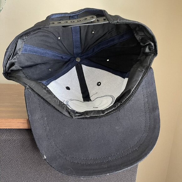 NIKE Black White Swoosh Snapback Hat Adjustable Cap NEW - Picture 6 of 6